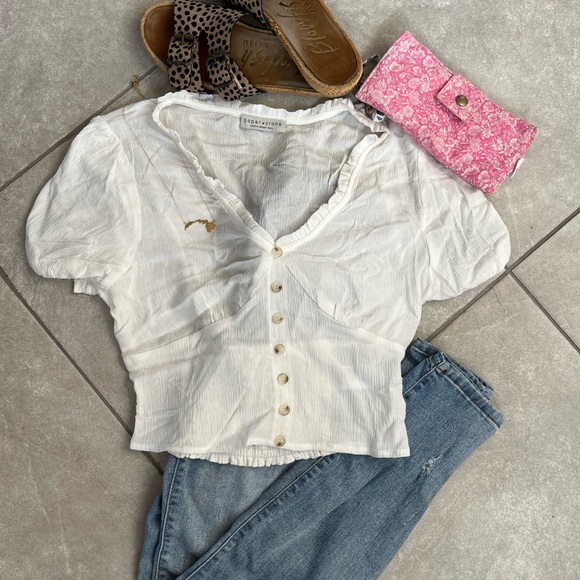 White blouse - Picture 2 of 9